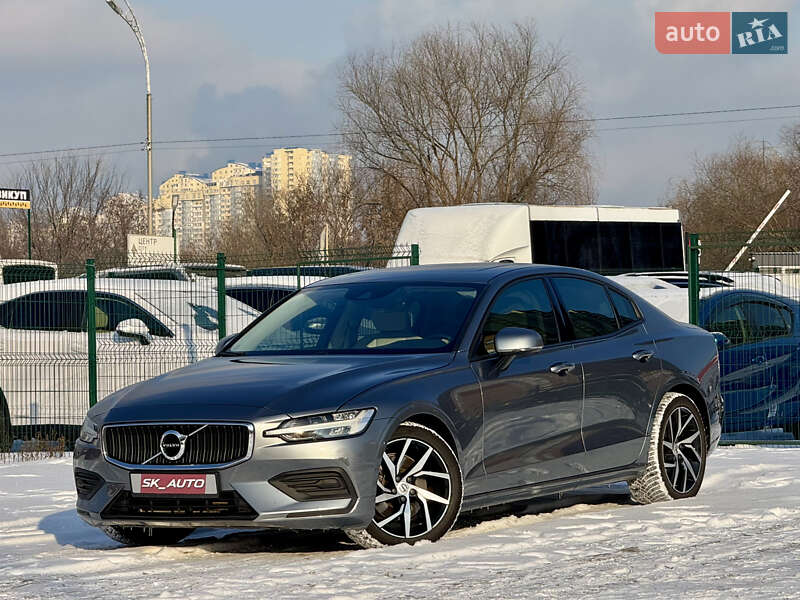 Седан Volvo S60 2019 в Киеве