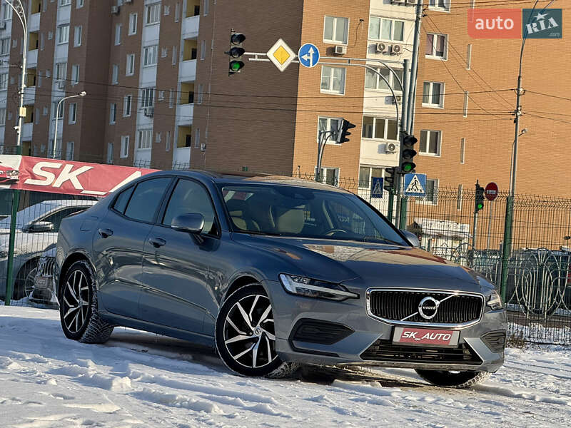 Седан Volvo S60 2019 в Киеве