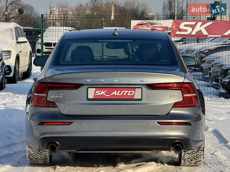 Седан Volvo S60 2019 в Киеве