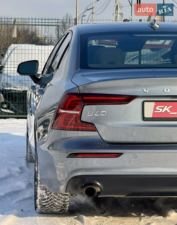 Седан Volvo S60 2019 в Киеве