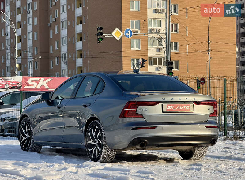 Седан Volvo S60 2019 в Киеве