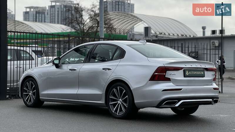 Седан Volvo S60 2021 в Киеве