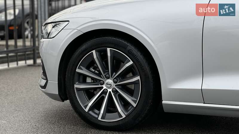 Седан Volvo S60 2021 в Киеве