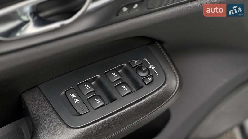 Седан Volvo S60 2021 в Киеве