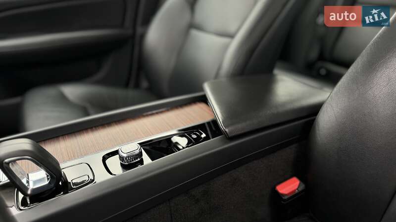 Седан Volvo S60 2021 в Киеве