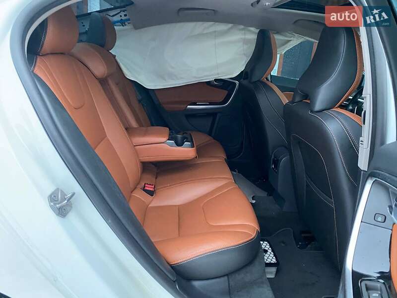 Седан Volvo S60 2018 в Львове