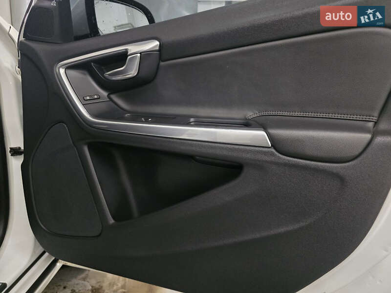 Седан Volvo S60 2015 в Житомире