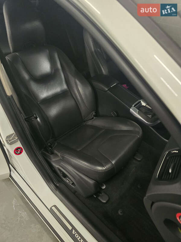 Седан Volvo S60 2015 в Житомире