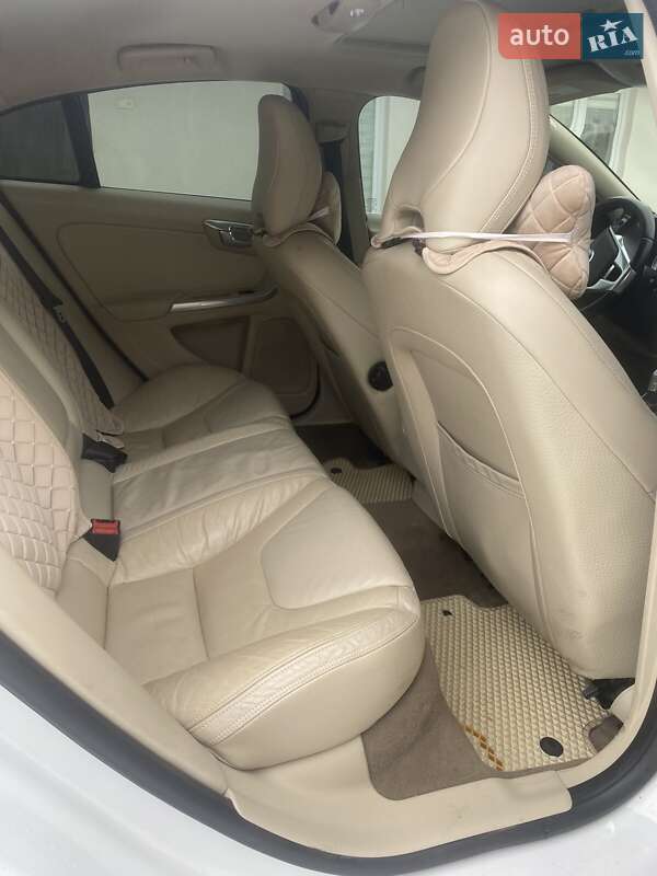 Седан Volvo S60 2013 в Новояворовске