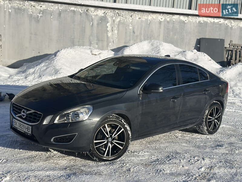 Седан Volvo S60 2011 в Львове