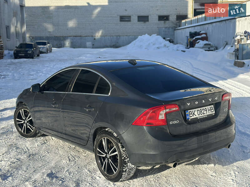Седан Volvo S60 2011 в Львове