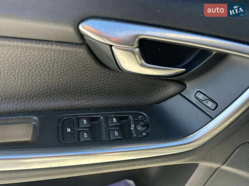 Седан Volvo S60 2011 в Львове