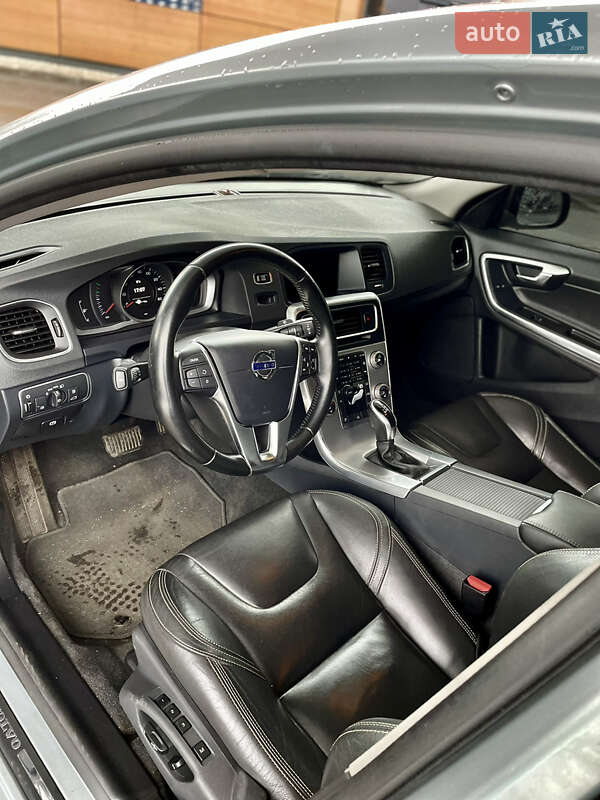 Седан Volvo S60 2016 в Львове