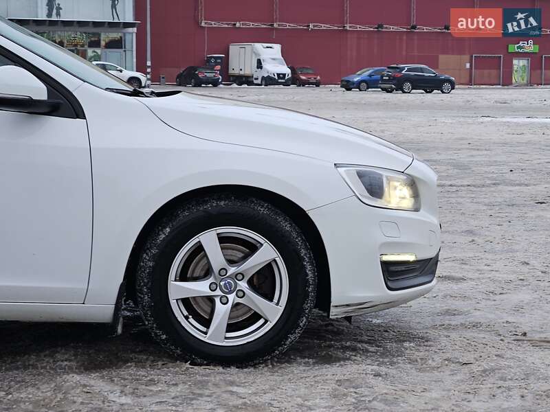 Седан Volvo S60 2015 в Киеве фото 11 Седан Volvo S60 2015 в Киеве