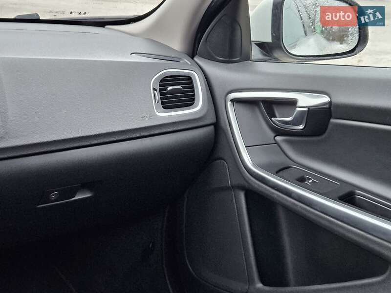 Седан Volvo S60 2015 в Киеве фото 41 Седан Volvo S60 2015 в Киеве