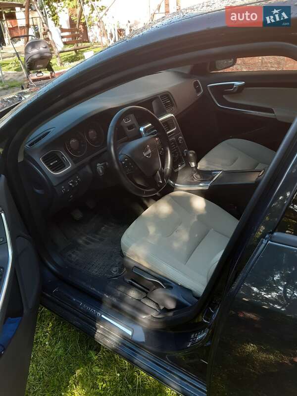 Седан Volvo S60 2012 в Львові