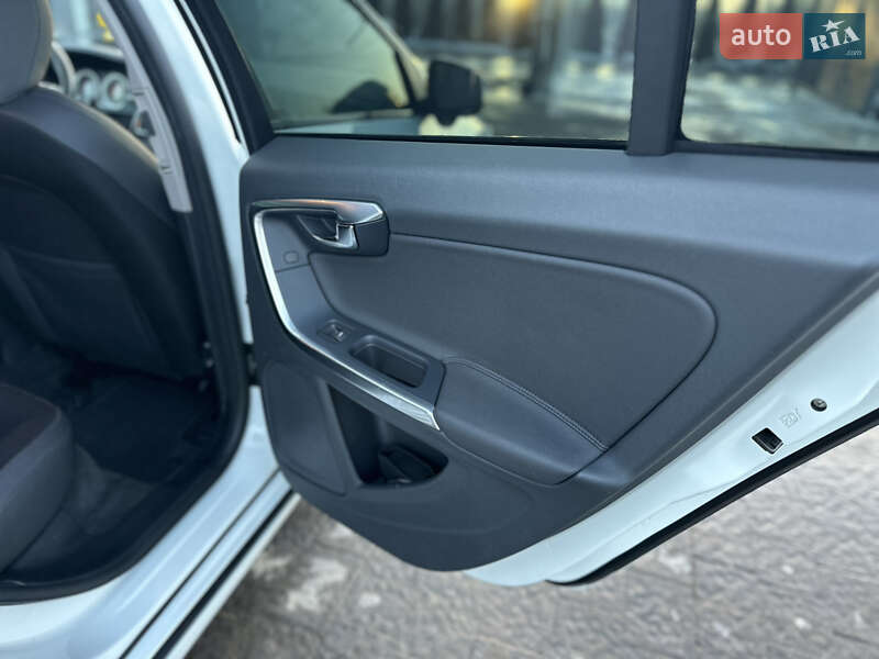 Седан Volvo S60 2010 в Радивилове