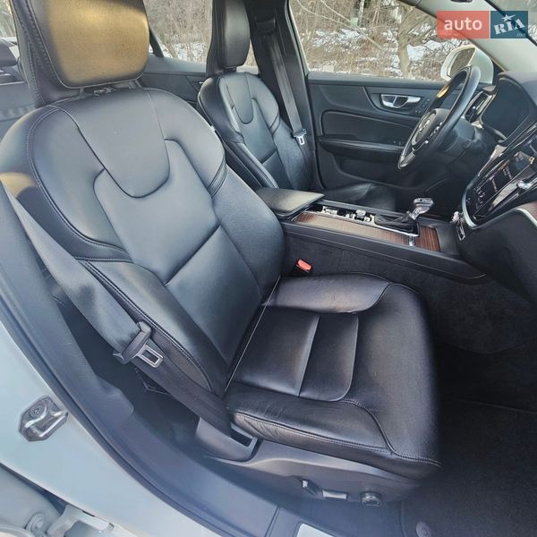 Седан Volvo S60 2020 в Киеве