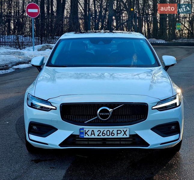 Седан Volvo S60 2020 в Киеве