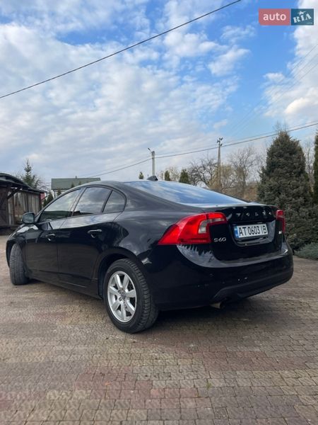 Седан Volvo S60 2012 в Калуше