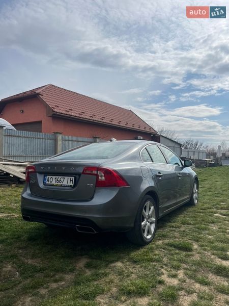 Седан Volvo S60 2015 в Мукачевому