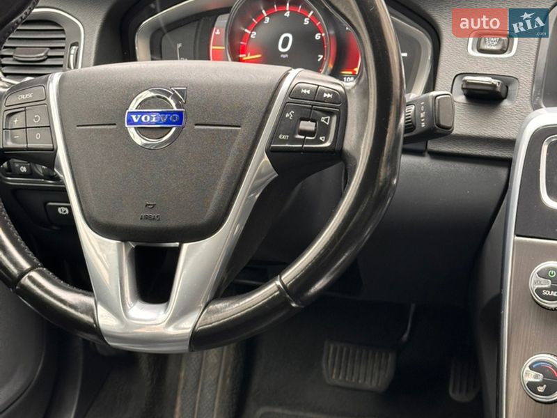 Седан Volvo S60 2015 в Киеве фото 22 Седан Volvo S60 2015 в Киеве