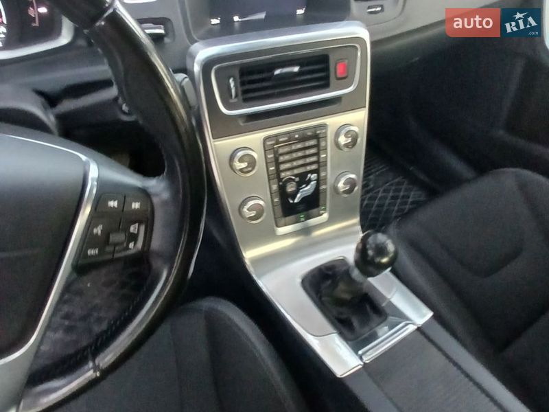 Седан Volvo S60 2014 в Нетішині