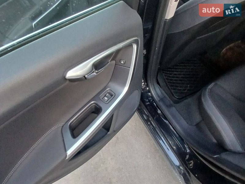 Седан Volvo S60 2014 в Нетішині