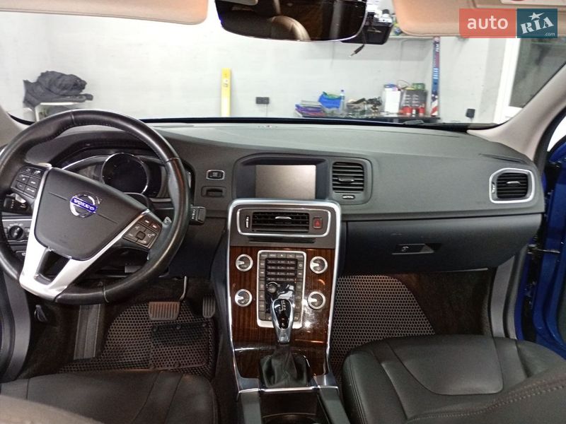 Седан Volvo S60 2015 в Рівному