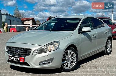 Седан Volvo S60 2012 в Львове