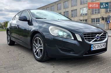 Седан Volvo S60 2013 в Львові