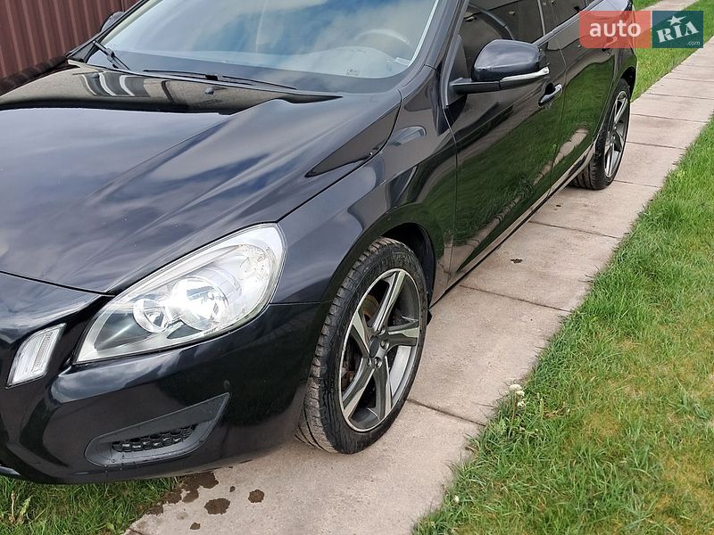 Седан Volvo S60 2012 в Львове