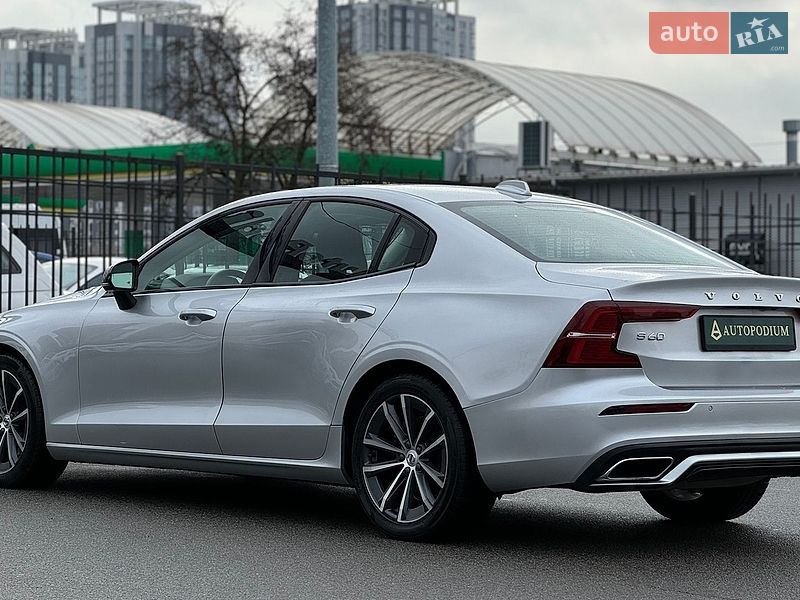 Седан Volvo S60 2021 в Киеве