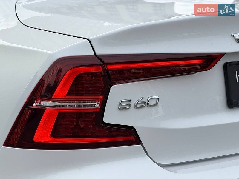 Седан Volvo S60 2019 в Киеве