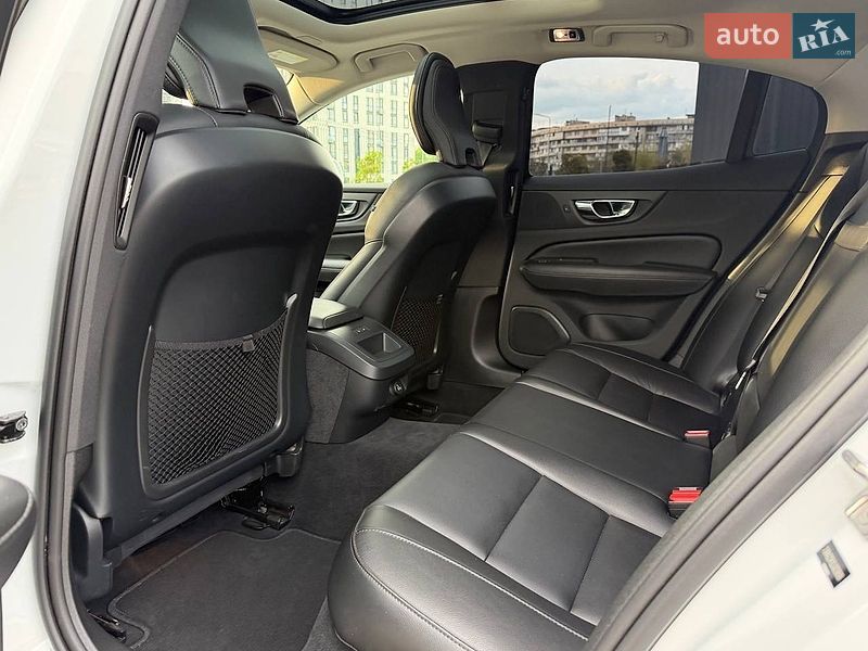 Седан Volvo S60 2019 в Киеве