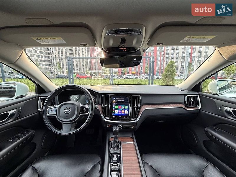 Седан Volvo S60 2019 в Киеве