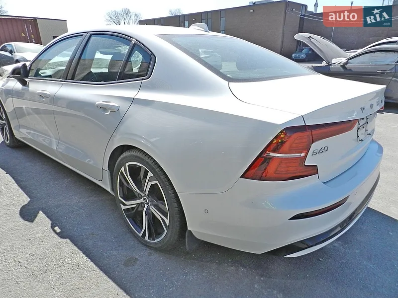 Volvo S60 2023