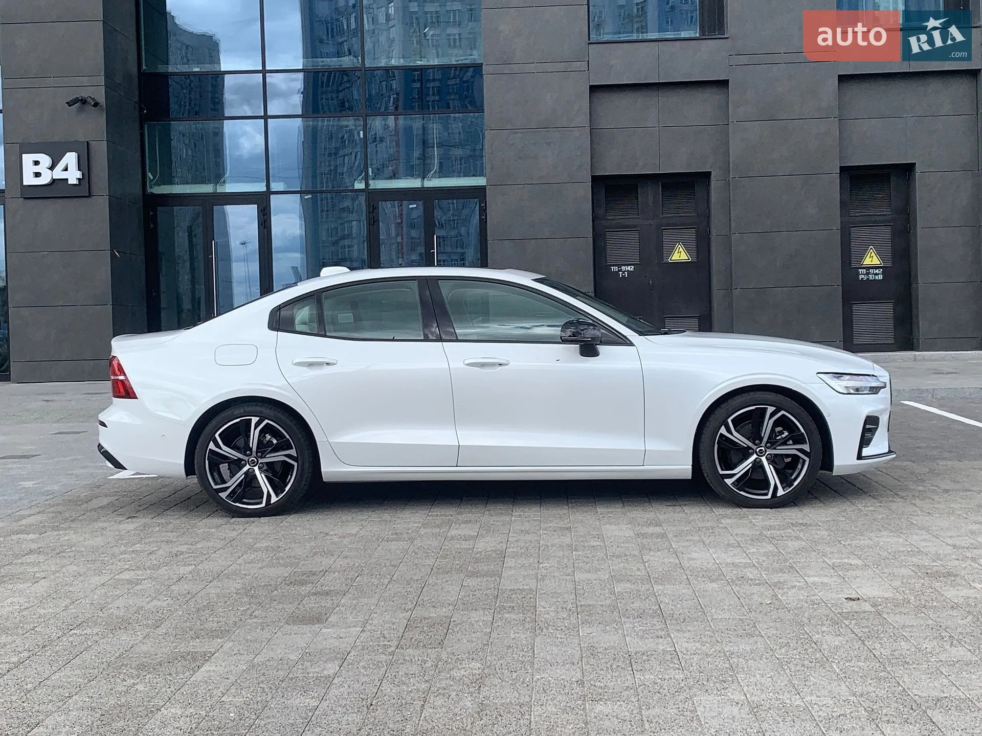 2023 Volvo S60 - мініатюра 8