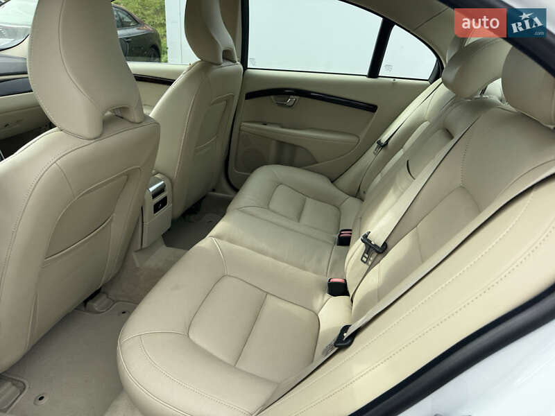 Седан Volvo S80 2015 в Львове