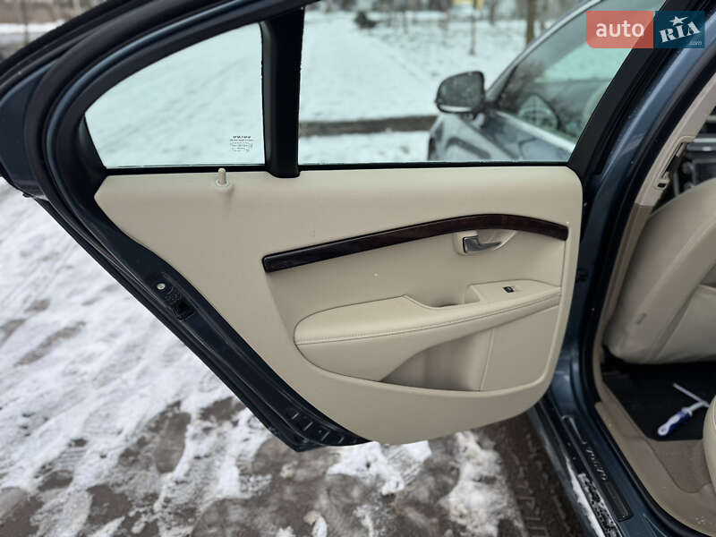 Седан Volvo S80 2012 в Ровно