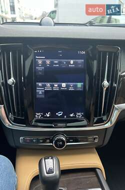 Седан Volvo S90 2017 в 