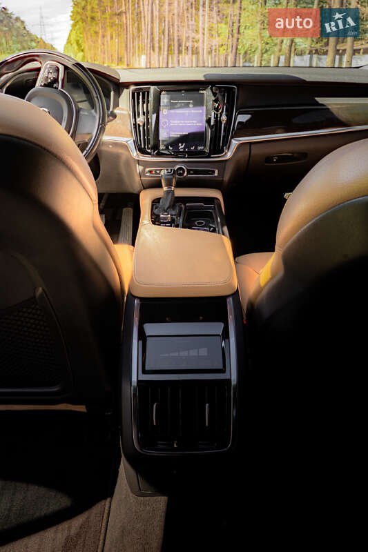 Седан Volvo S90 2017 в Львове