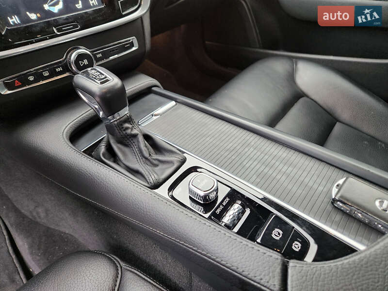 Седан Volvo S90 2017 в Киеве