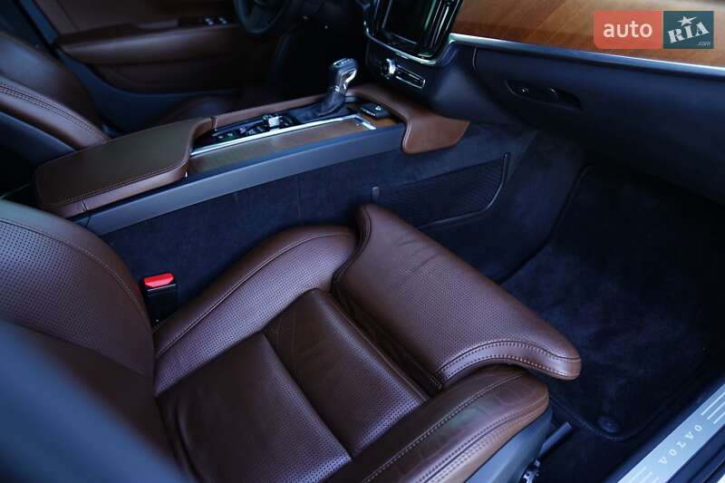 Седан Volvo S90 2017 в 