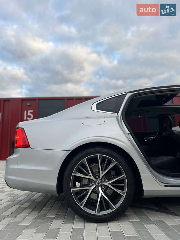 Седан Volvo S90 2018 в Львове