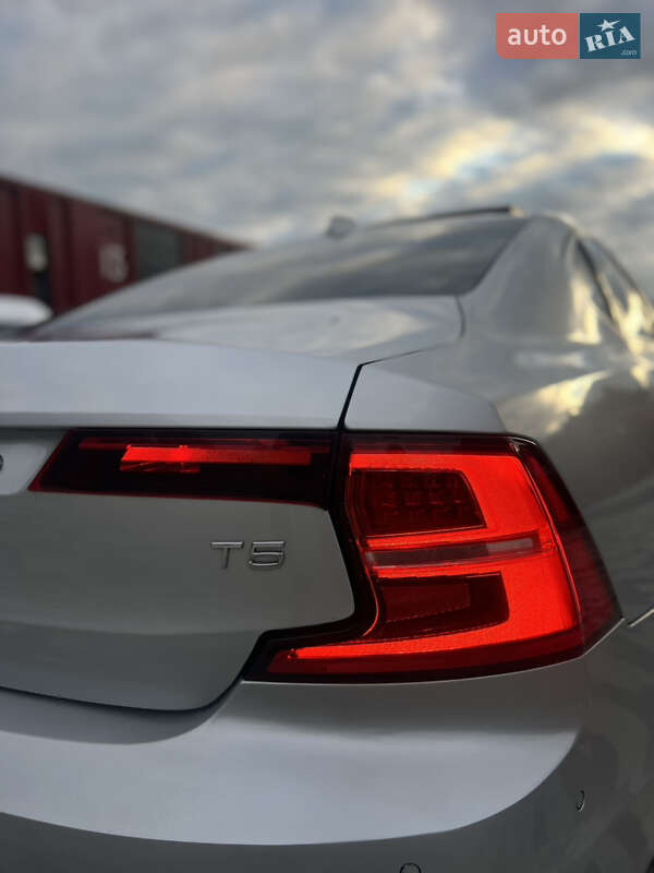 Седан Volvo S90 2018 в Львове