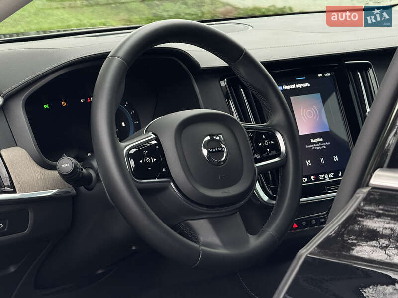 Седан Volvo S90 2023 в Києві