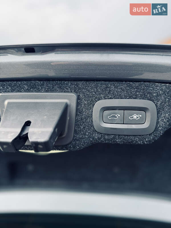 Седан Volvo S90 2016 в Черновцах