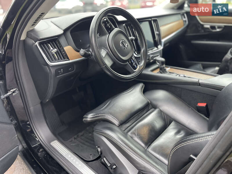 Седан Volvo S90 2019 в Дударкові