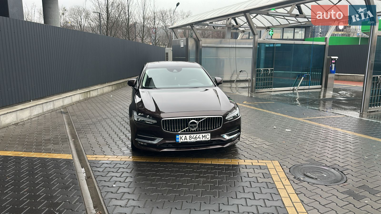 Офіційний автомобіль
Куплений в Києві у автосалоні Volvo
Машина в самій максимальній комплектації
Повний привід
Масаж сидінь
Заднє пневмо, Сліпі зони, Максимальні фари
Без ключовий доступ електро кришка багажника і Ортопедичні сідушки
Це для тих, хто шукає гарний , офіційний автомобіль з рідним пробігом
телефонуйте